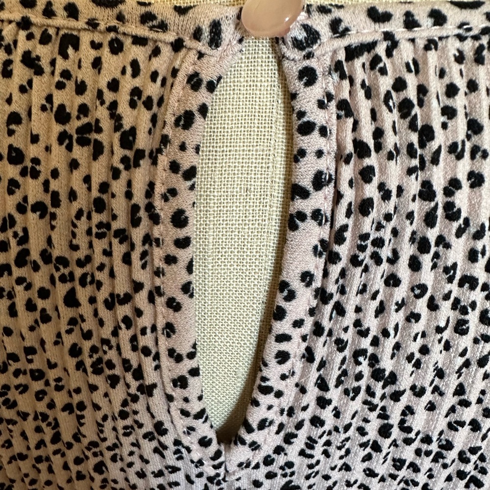 Adrianna Papell Women’s Blouse. Size Medium - Picture 6 of 8